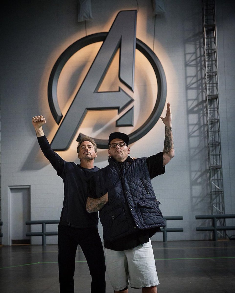 ironmanstark_'s tweet photo. ภาพล่าสุดจาก Instagram ป๋าดาวน์ พร้อมแคปชั่นขอบคุณทุกคน ครอบครัว เพื่อน แฟนคลับ นักแสดงและทีมงานทุกคน #Avengers 
ปล. ป๋าแท็ก #loveyou #3000 ด้วยครับ https://t.co/DjEzvfJPHk