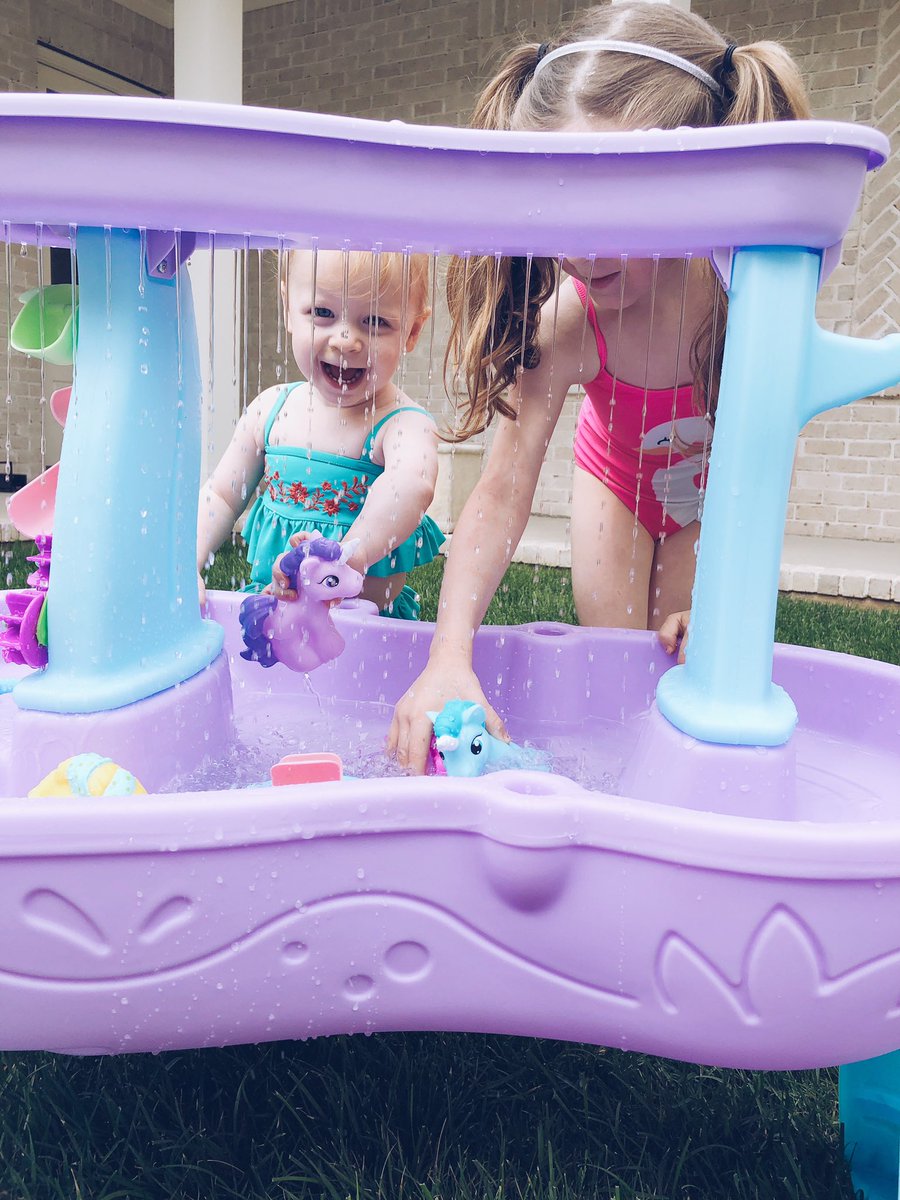 carlyrnelson's tweet photo. I love my summertime girls and they love unicorns. #step2kids #ad https://t.co/Odjdn6DoYz