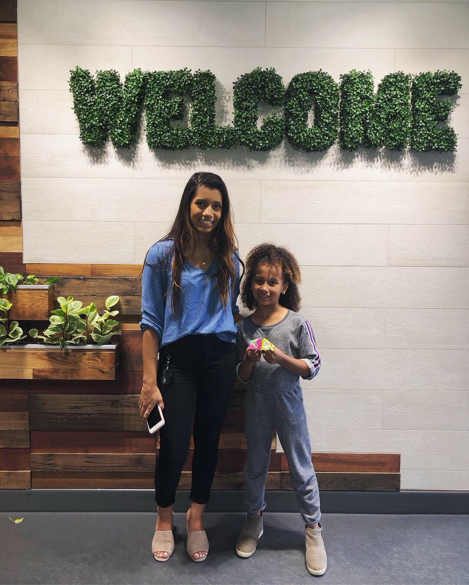 bjjones36's tweet image. As always, @amfam put on a great #TYCTWD - Brooklyn: “It’s like a party here!” 😂 Maaaybe she didn’t get a completely typical day...but at least she brought her earring A game to the party! 🥳😉 #dreamfearlessly