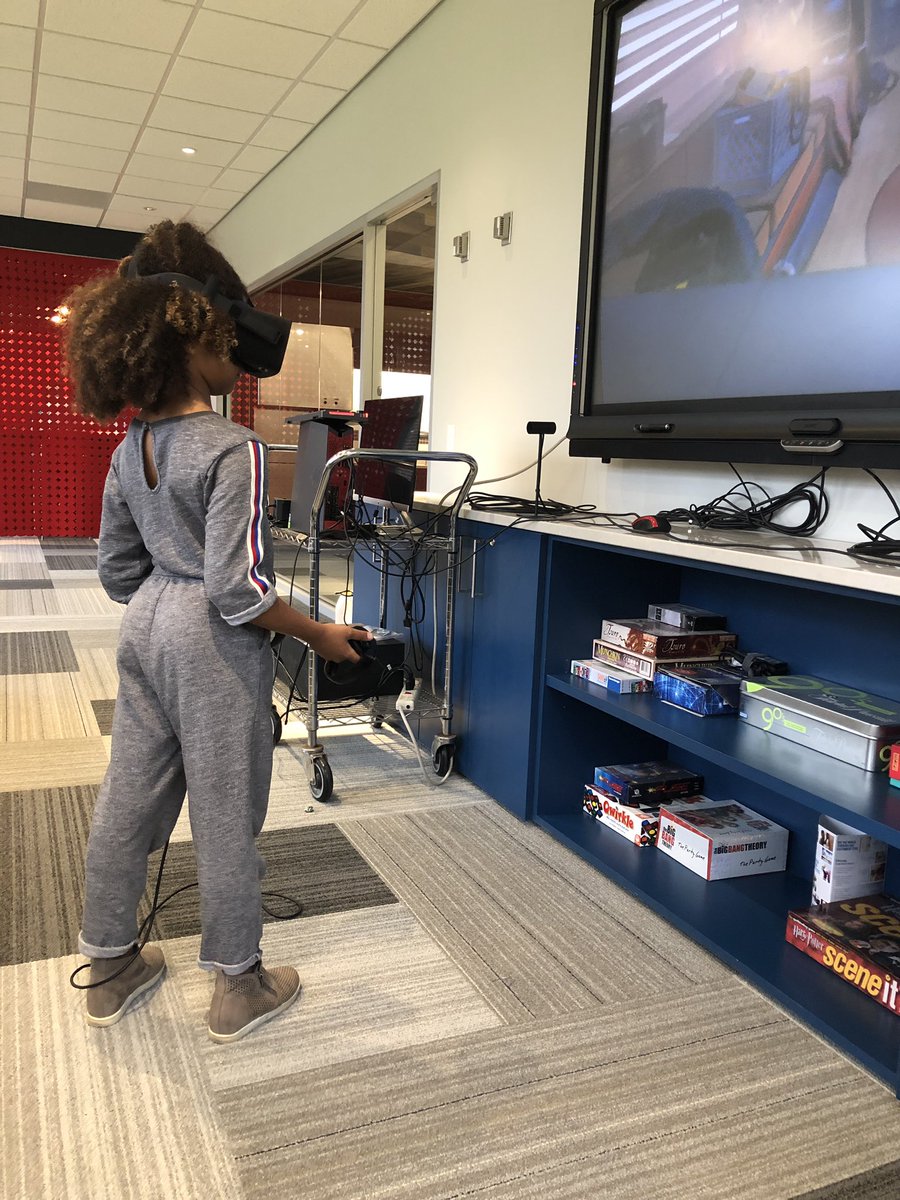 bjjones36's tweet image. As always, @amfam put on a great #TYCTWD - Brooklyn: “It’s like a party here!” 😂 Maaaybe she didn’t get a completely typical day...but at least she brought her earring A game to the party! 🥳😉 #dreamfearlessly