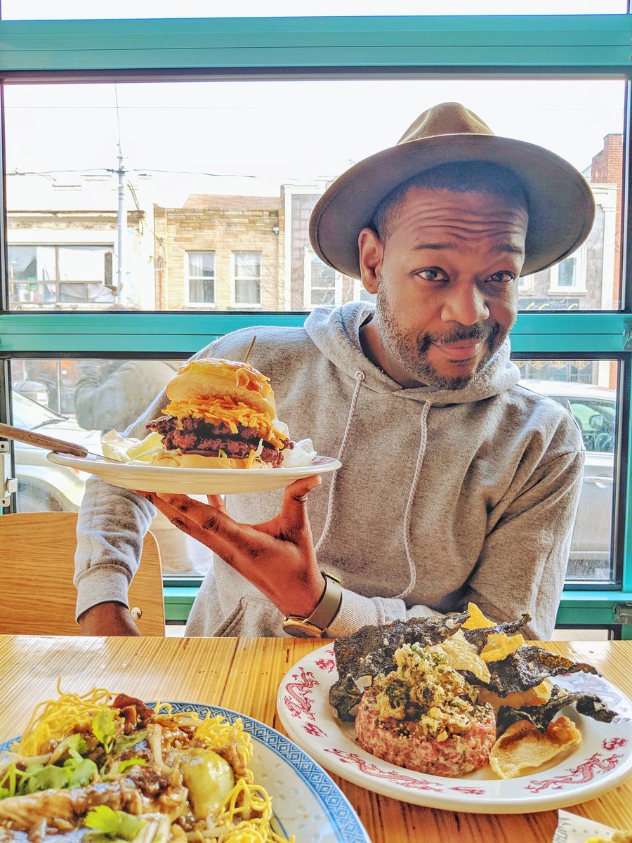 EatFamous tweet media