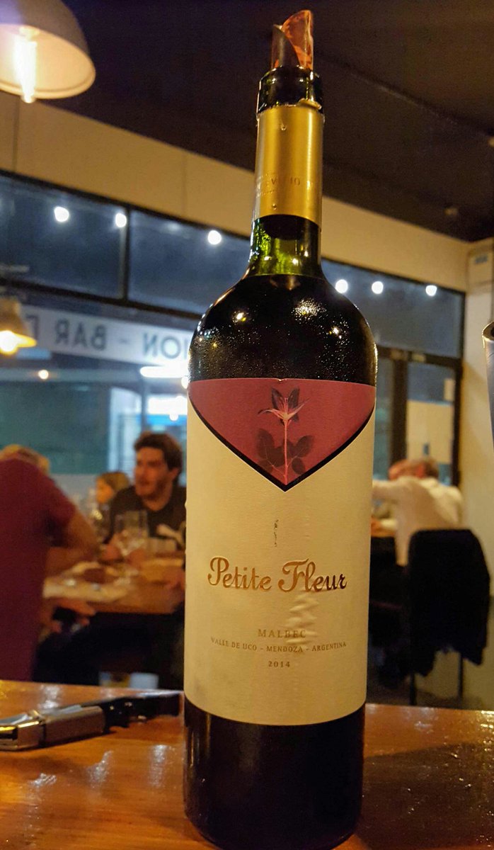 winestationbar's tweet photo. #PetitFleur del Valle de Uco. Mendoza. El #malbec que corona esta degustación a cargo de @CarolSommWine 
En #winestation, para #winelovers https://t.co/1DenBGQt61