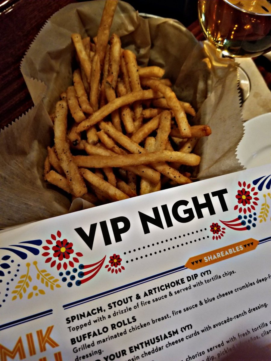 At HopCat Holland VIP. <a href="/StallionMill/">Stallion Mill</a> talking handles. @hopcathollandmi
#Ipa #cosmikfries #goodvibes