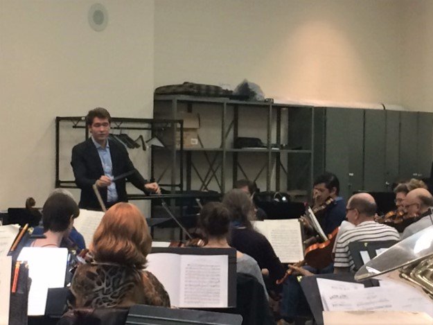 Apprentice conductor Lorenzo Guggenheim gets his Rossini under Michael Newnham's tutelage.