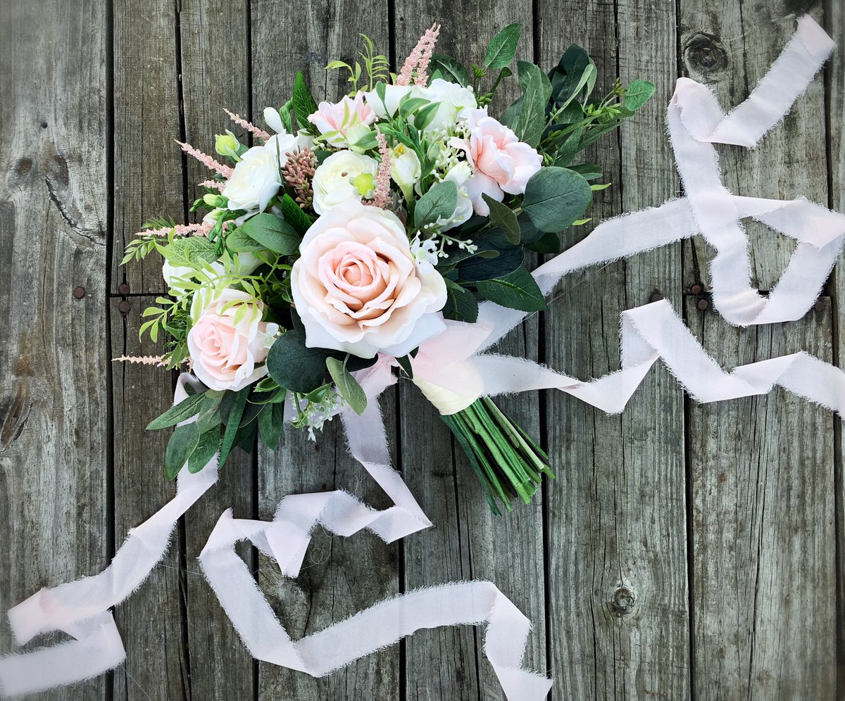 _Ruffledroses's tweet photo. @CherylBurke @InsideWeddings @TheRomonaKeveza Do you have your #bouquet yet to go with your dress? What style or theme are you going with? With have you covered here @_Ruffledroses https://t.co/l5yqKpjIkD