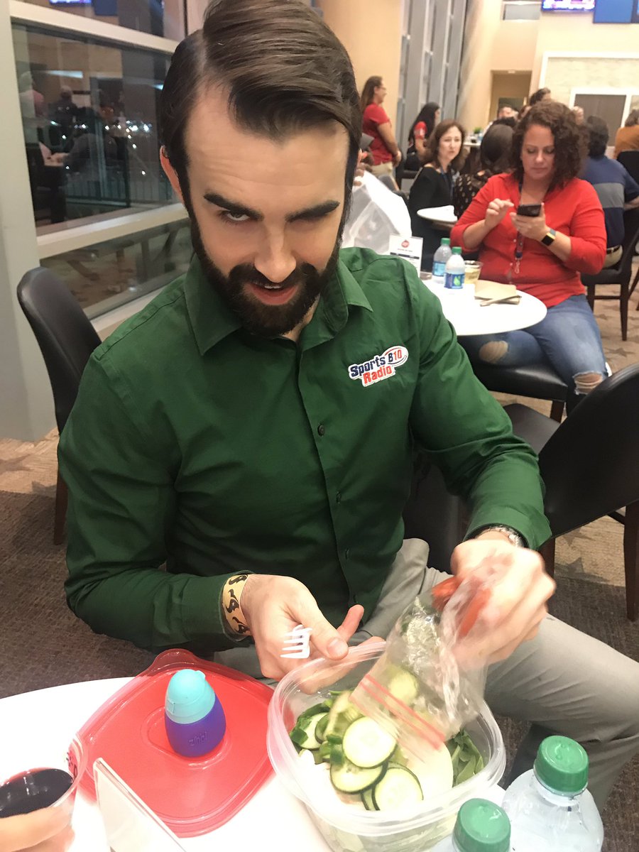 957thefan's tweet photo. That guy that brings his own food to a draft party. #TexansDraft #TexansDraftParty https://t.co/c78wvRUBPS