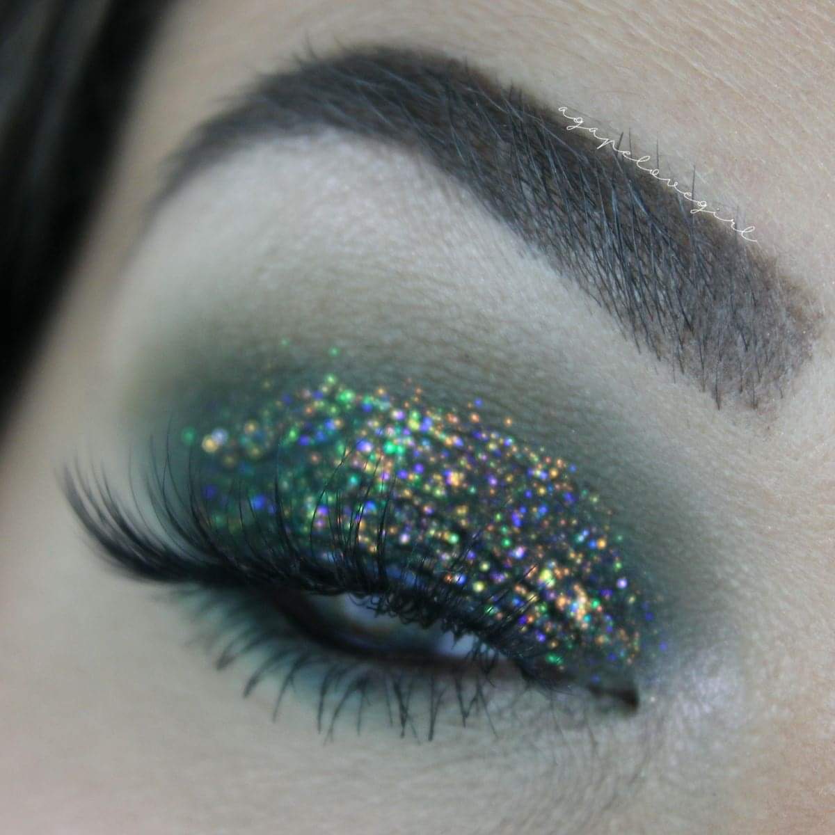 mbacosmetics's tweet photo. Amp up any look with our Premium Glitters! We are LOVING this look by @mariagridley, including our Premium Glitter in the shade Gravity!
#mbacosmetics #mbacosmeticsglitters #glittermakeup https://t.co/wkexBZkrF2