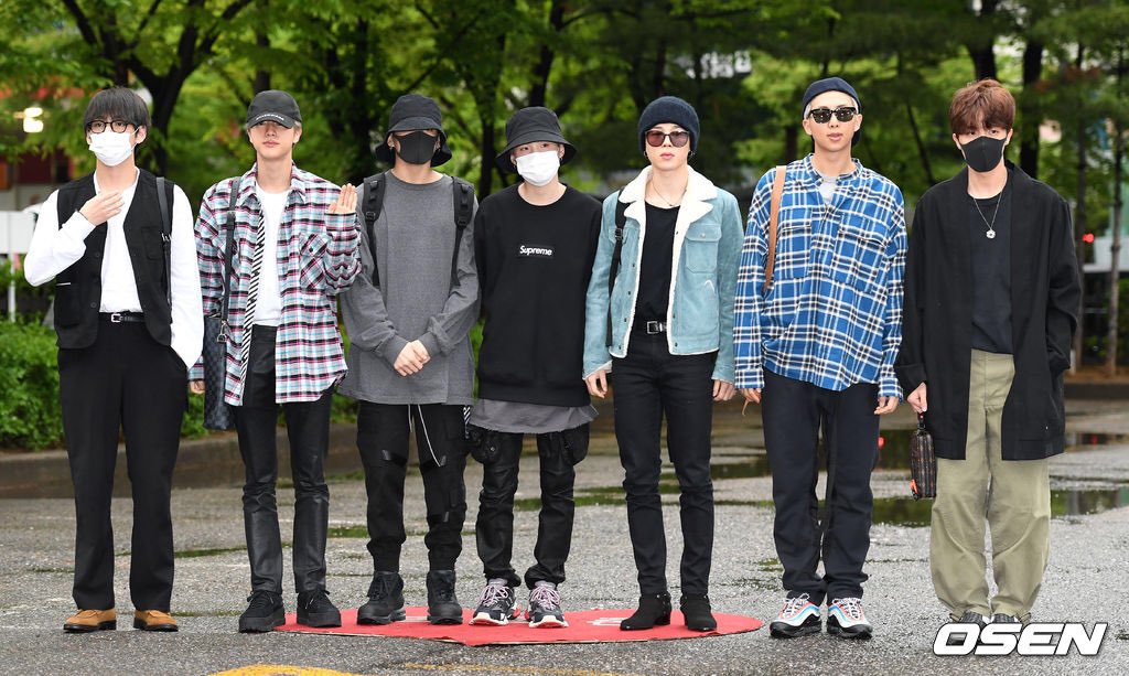 BTS melakukan pre-recording untuk Music Bank KBS, Jumat (26/4/2019).