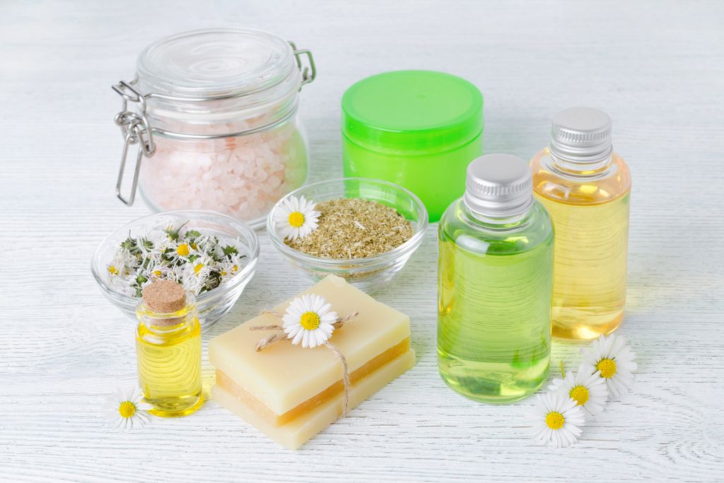 Chamomile is a natural, soothing plant with healing properties from its daisy-like flowers - they contain volatile oils and flavonoids. 

#skincare #musthave #healthyskin #glowingskin #toxinfreeliving #chamomile #KaiyaNaturals #allnatural #naturalskincare