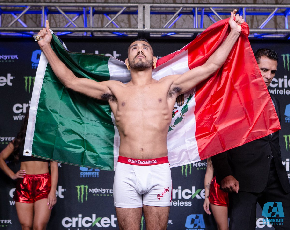 combateglobal's tweet photo. Official Weigh-in | Peso Oficial 
🇪🇸Oscar Suárez (128.4 lbs)
🇺🇸Michael Reyes (125.5 lbs)
#CombateReinas https://t.co/TKImQaiyMO
