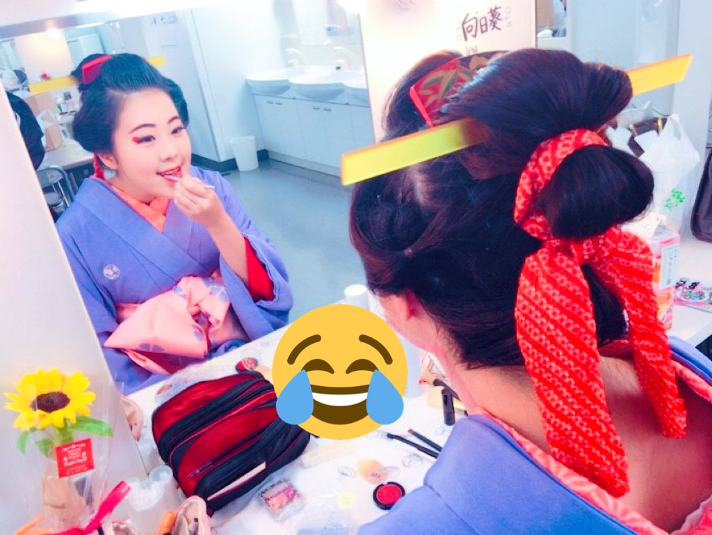 EMICH_official's tweet image. お化粧も自分でやりまーす💄
頭も可愛い後輩ちゃんの力を借りてつくった力作ですっ💪

#創作舞踊
#creativedance
#舞台 #化粧
#メイク #花魁
#japanese
#Japanesetraditionaldance