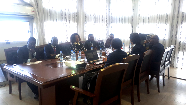 CnpsCameroun's tweet photo. Soutenabilité du régime de sécurité sociale : une nouvelle étude actuarielle lancée à la #CNPS #Cameroun, hier jeudi 25 avril 2019 au cours d'une séance de travail entre les responsables de la CNPS et le cabinet #Finactu. Détails: https://t.co/LFNnGeulyA https://t.co/AXmcpZhRHa