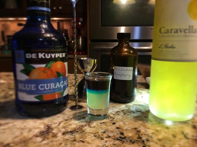 Experiments in layering this evening. Recipe coming soon!
#mixology #amacsdrinks #509drinks #cocktails #whatareyoudrinking
