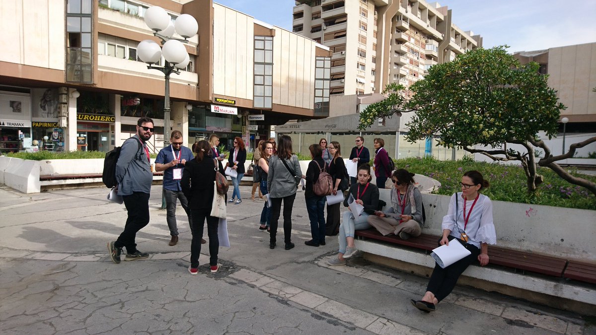URBACT_SI's tweet photo. Drugi dan konference #MergingTheSplit se začenja s terenskimi ogledi. Ena od skupin se posveča javnim prostorom predela Split 3.
@urbact_hr @gradoviRH @URBACT #placemaking #javniprostor #urbanizem #ustvarjanjeprostora https://t.co/aLyMTIa5Oj