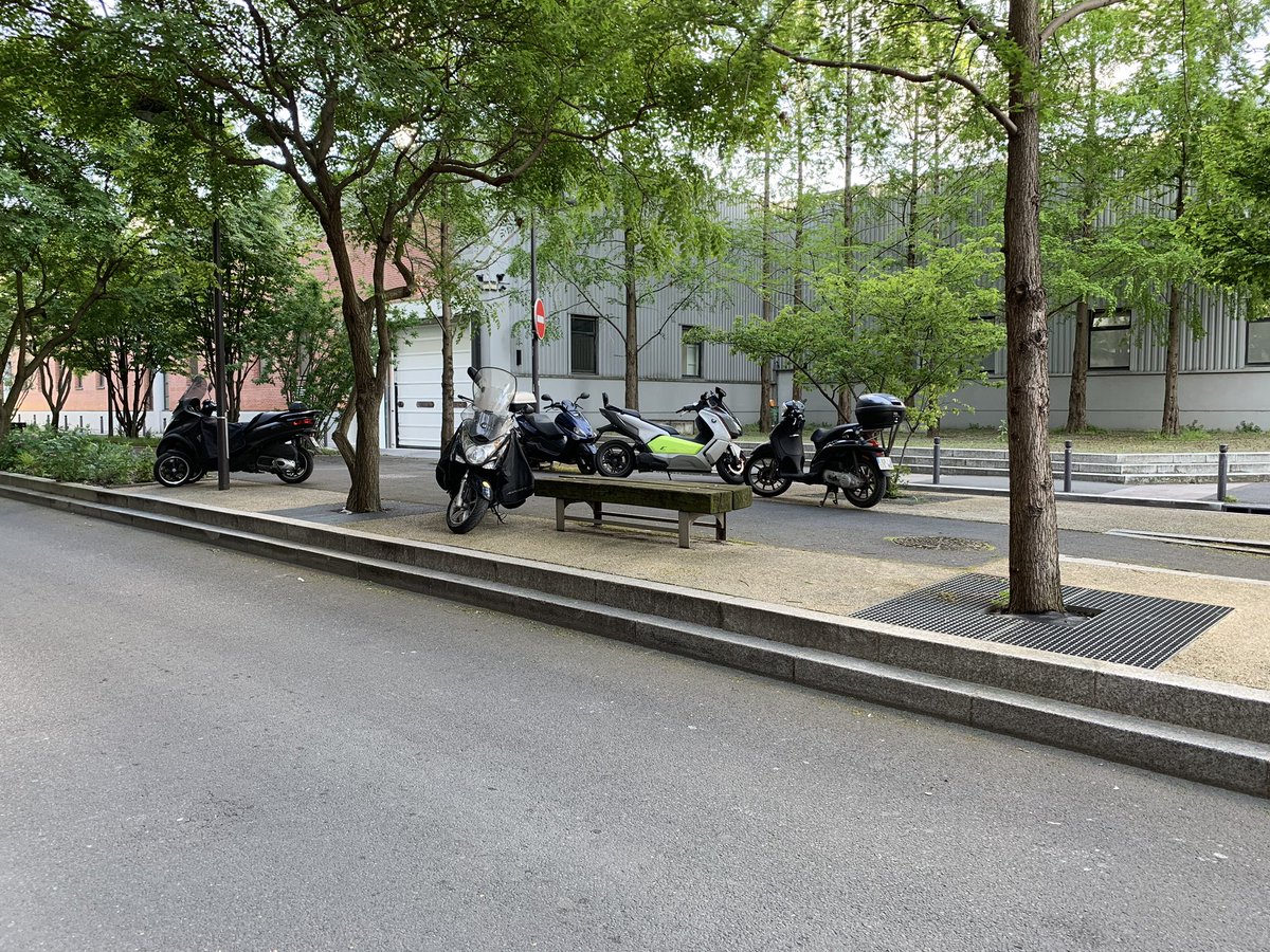 chris75sf's tweet image. #BMW #CEvolution #Spring #Paris