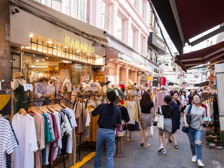 韓国旅行 コネスト 買い物 好き必見 梨大 イデ エリアガイド ファッション通りの洋服 韓国コスメ など魅力たくさん 女子大の目の前のエリアなので 女子受けの良いスポットが集まっています 梨大エリアの魅力を徹底解剖 韓国