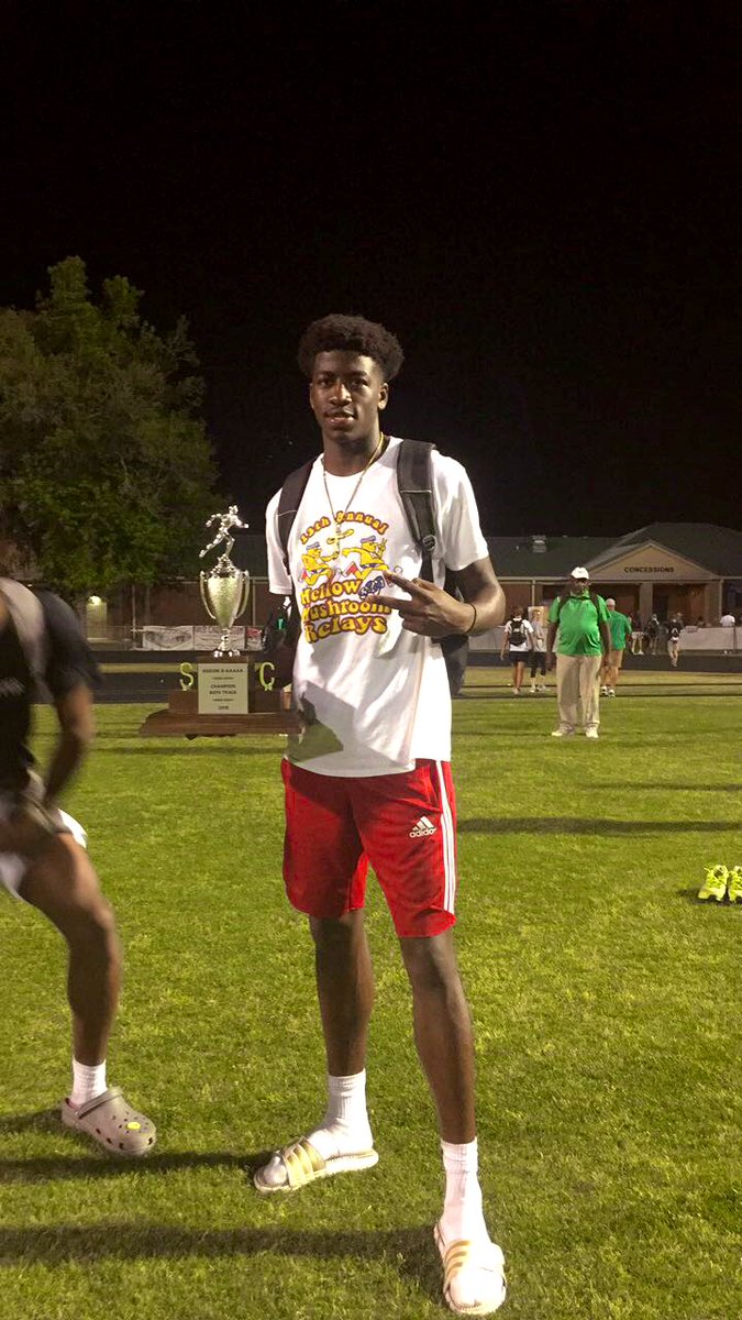 BryceRavenell's tweet photo. Region Champs Babyyyy❤️🤩💪🏾 also set a new school record in High Jump 6’8 1/4 #datwayy https://t.co/qDx505FuSs