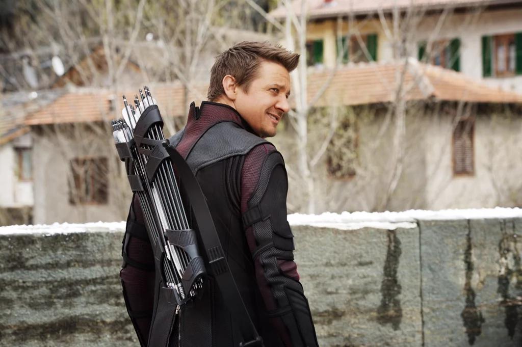 รู้สึกดีใจเวลาที่ได้รู้ว่ามีคนรักมี่มากขึ้นกว่าเดิม เพราะ Jeremy Renner เป็นนักแสดงที่สมควรได้รักความรักจากแฟน ๆ มากที่สุดอีกคน บท Hawkeye เหมือนเกิดมาเพื่อเขายังจำคำวิจารณ์ที่เคยปรามาสว่าพี่ก็เป็นแค่ฮีโร่ตัวประกอบ แต่ตอนนี้พี่พิสูจน์ให้เห็นแล้วนะว่า พี่คือ A6 ที่สำคัญไม่แพ้ใคร
