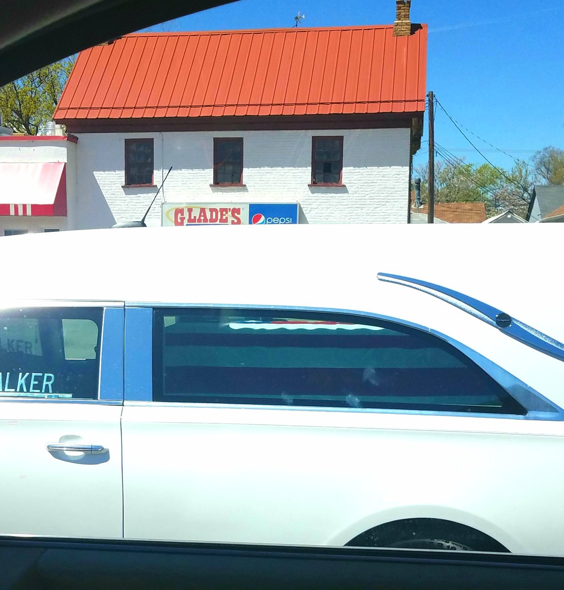 E4Afamily's tweet photo. I drove by this hearse this today &amp; noticed the coffin inside was covered by an American flag. I couldn't help but feel gratitude, humbled &amp; blessed. Thank God for our brave soldiers! I dont know this person, but he/she deserves a thank you from all of us 🇺🇸🇺🇸🇺🇸 #EyesUpDotheWork https://t.co/pSqjcXvfxQ