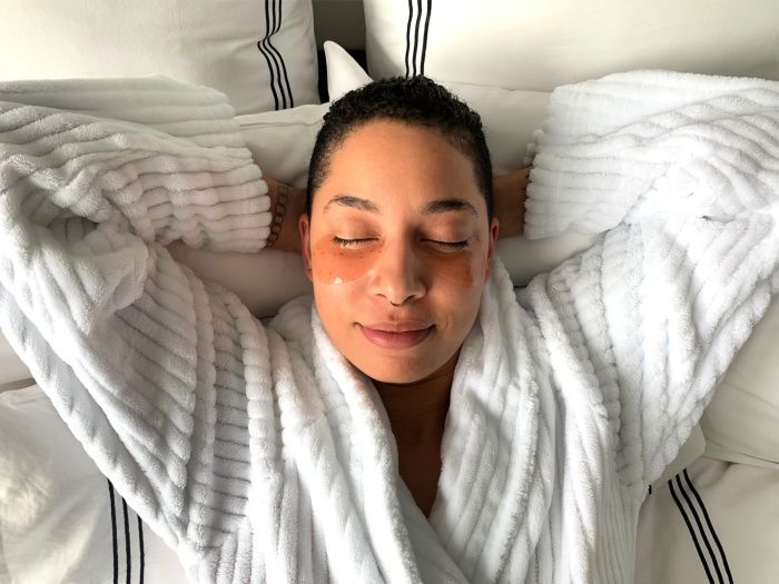 eatmovemake's tweet photo. Oh, just kickin' back in a fluffy robe on a comfy hotel bed with my @patchology eye gels on. Check out my other spring health & wellness faves on the blog! #patchology #BabbleBoxxSpringHealth #ad https://t.co/Jkag1hzQFZ https://t.co/fvMmWksdpD