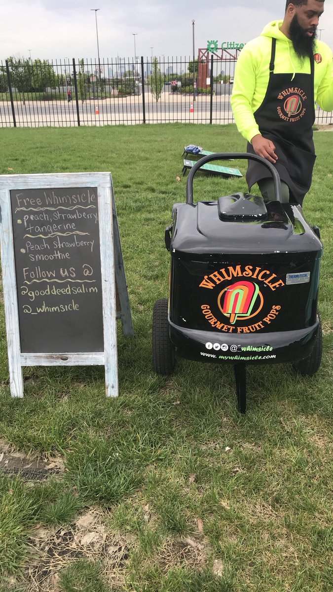 NikiBleedsGreen's tweet photo. @JT_MediaLLC @Philly_Madness Thank you do much for the invite to your tailgate, the buffalo chicken dip and chocolate chip cookies were delicious and those Whimsicle popsicles were phenomenal. #TheMaddness https://t.co/whAYjtYAFr