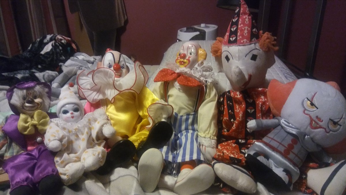 meetme6ftunder's tweet photo. I used to hate clowns but ever since I've been to the @hauntedmuseum I've been slowly collecting them. They're a little family 💕 @Zak_Bagans  #clowns #sendintheclowns https://t.co/6STMWM7kcW