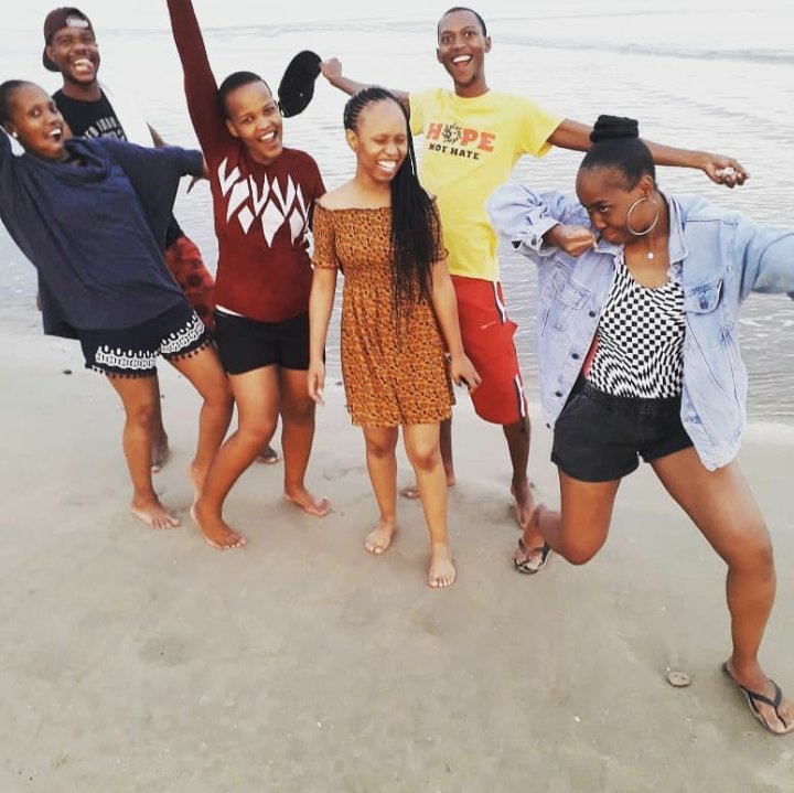 RovertMarketing's tweet photo. At Rovert, we believe everyday at work should be a party or a chill session. Life should be enjoyed. You may not agree with our methods but you cannot argue with our results. We get things done.
#Rovert #Marketing #Sales #Fun #TeamRovert https://t.co/X9SGNW7yiE