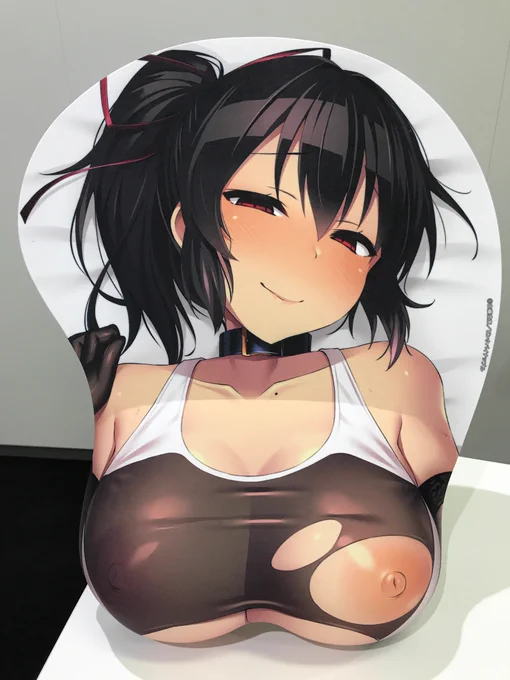 ピンクパイナップル様より、涼森瑞希(ネトカノ)の等身大おっぱいマウスパッドが予約開始されました!見てくれよこのボリューム感…下記URLより受注受付しておりますので是非どうぞ!! 