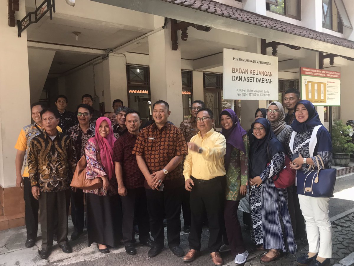 KantahBanjar's tweet photo. Study Banding Pemkot, Pajak Pratama dan Kantor Pertanahan Kota Banjar di Kabupaten Bantul Yogyakarta

#perubahanlebihbaik
#studybanding
#kotabanjar
#kabupatenbantul
#bersamalebihbaiklagi

@KantahBanjar 
@djalil_sofyan 
@atr_bpn https://t.co/plZ9Mjd4Tf