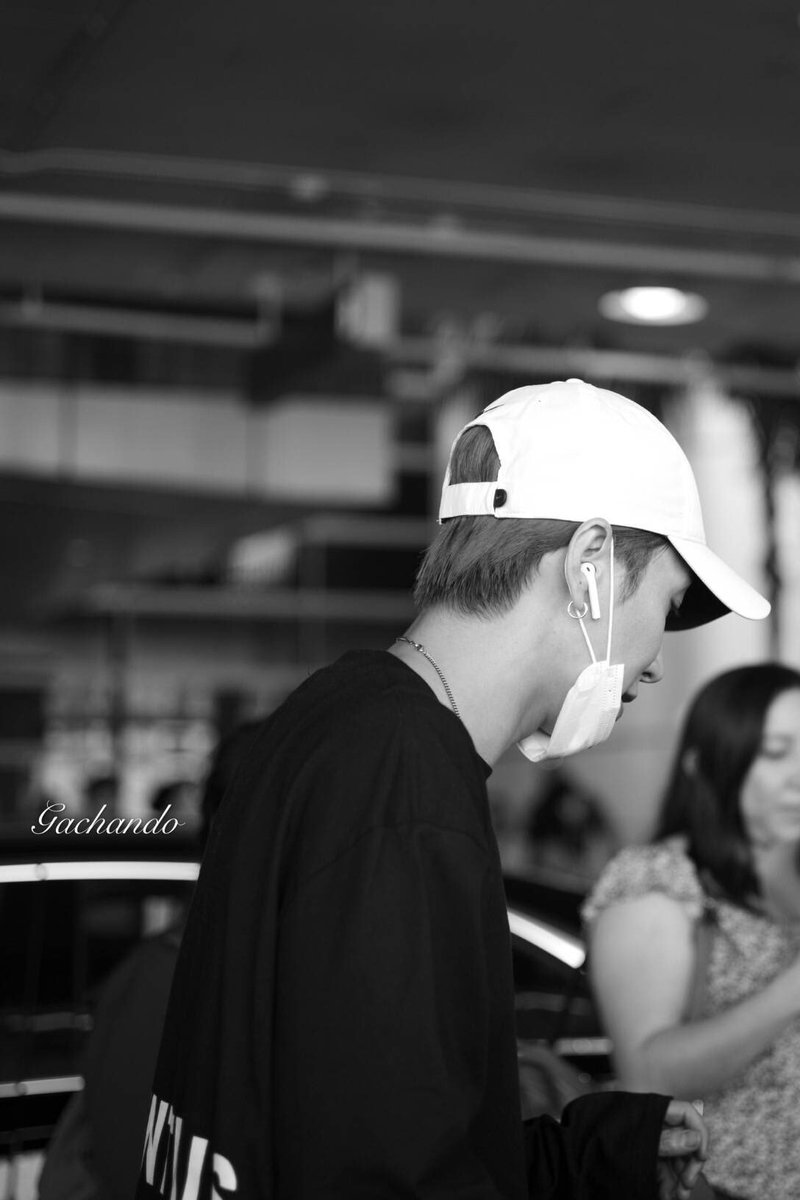 Gachando1's tweet photo. 20190425 LAX #SUPERJUNIOR #슈퍼주니어 #LEETEUK 
#YESUNG #SHINDONG Arrival❤️😘 https://t.co/qfvbpN3TS7