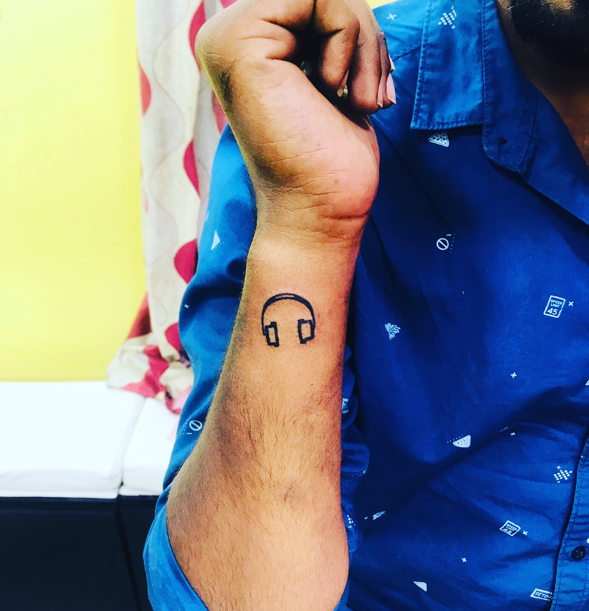 Update more than 74 headphone tattoo designs in.eteachers