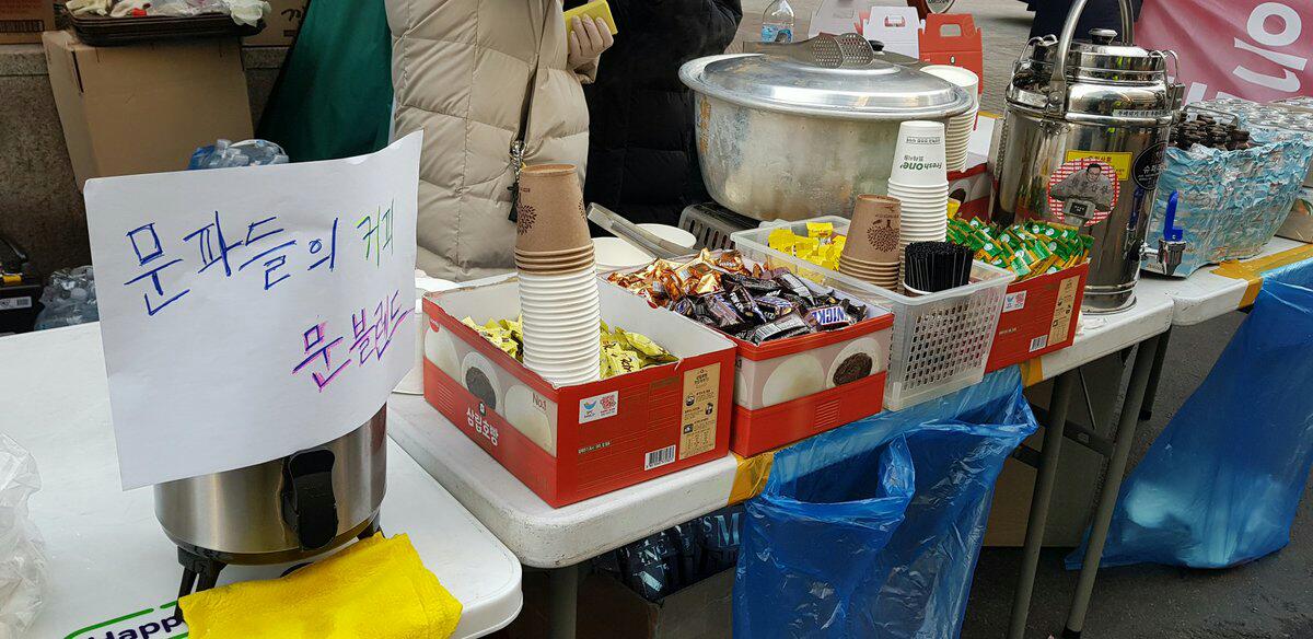 shalon1004's tweet photo. @pinkwalking @nicgames_kr 그당시 간식 담당 쪽들..^^; https://t.co/CPqhYiCqN6