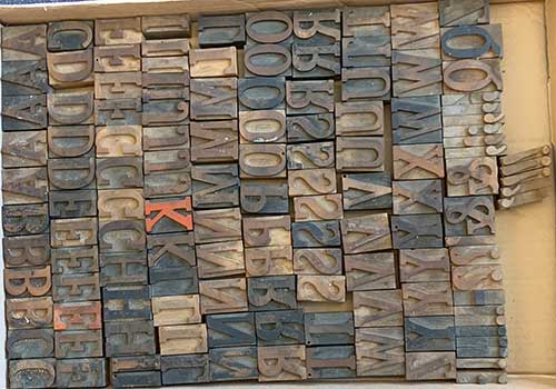 PrintersGuild's tweet photo. 2 fonts of #woodtype up for silent auction 4/27 at Bay Area Printers Fair &amp; Wazgoose. No minimum! From Willys Peck's shop, he said the editors called out "Break out the wood type" when there was a big newspaper story, here it is. Ten line, 2 fonts. Bid early &amp; often. #letterpress https://t.co/EpjB8l745x