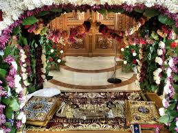 ExplorationsUn1's tweet photo. #Greek #Orthodox #GoodFriday ,an eminently mournful day that commemorates the #PassionofChrist.
#Epitaph, decorated with flowers, is ready to receive the #BodyofJesus. https://t.co/JhQc5euRBj