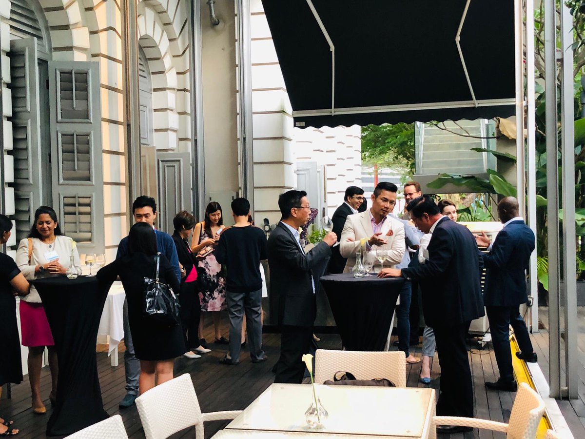 Resulticks's tweet photo. Great meeting of #Singapore's marketing executives to discuss data, context, and the power of AI in the customer engagement lifecycle at our #CMOdinner yesterday! https://t.co/9C22fYP17y