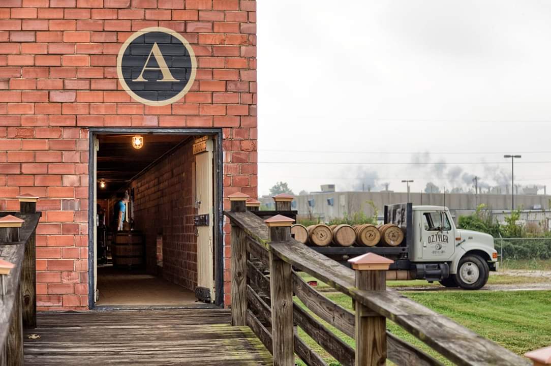 MadDashCourier's tweet photo. #trucker #driver #bourbon ##whiskey  #Distillery, Oz Tyler Distillery Owensboro Kentucky https://t.co/Ve5ewgKqzf
