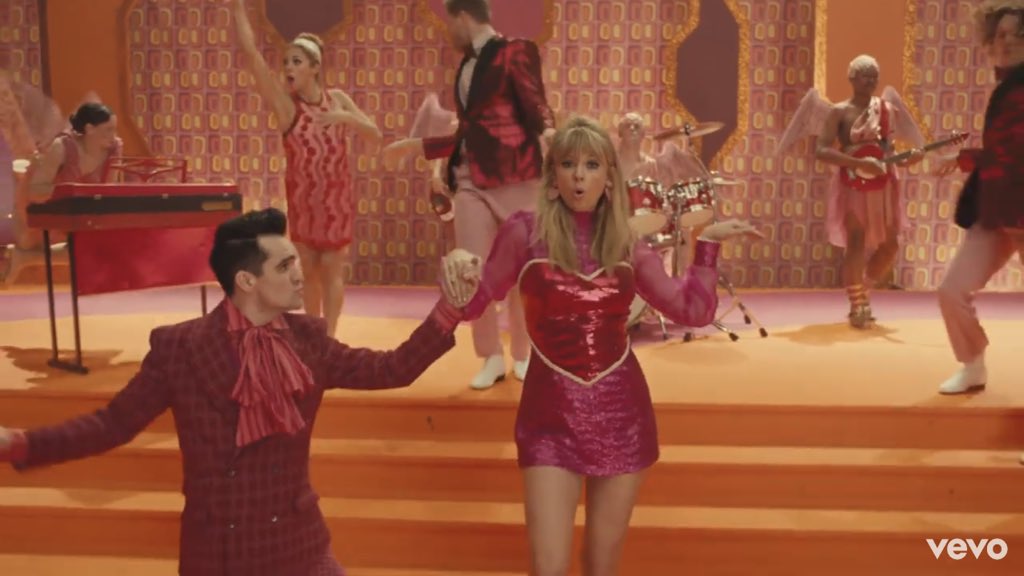 vidashellymarie's tweet photo. I was in a bad mood but this woman right here made me happy. Thank you for your new music! It’s like I’m in heaven❤️ it’s on repeat right now! Lol. i love you @taylorswift13 !!! @taylornation13 #MeOutNow #TS7 https://t.co/0roTZ42pGI