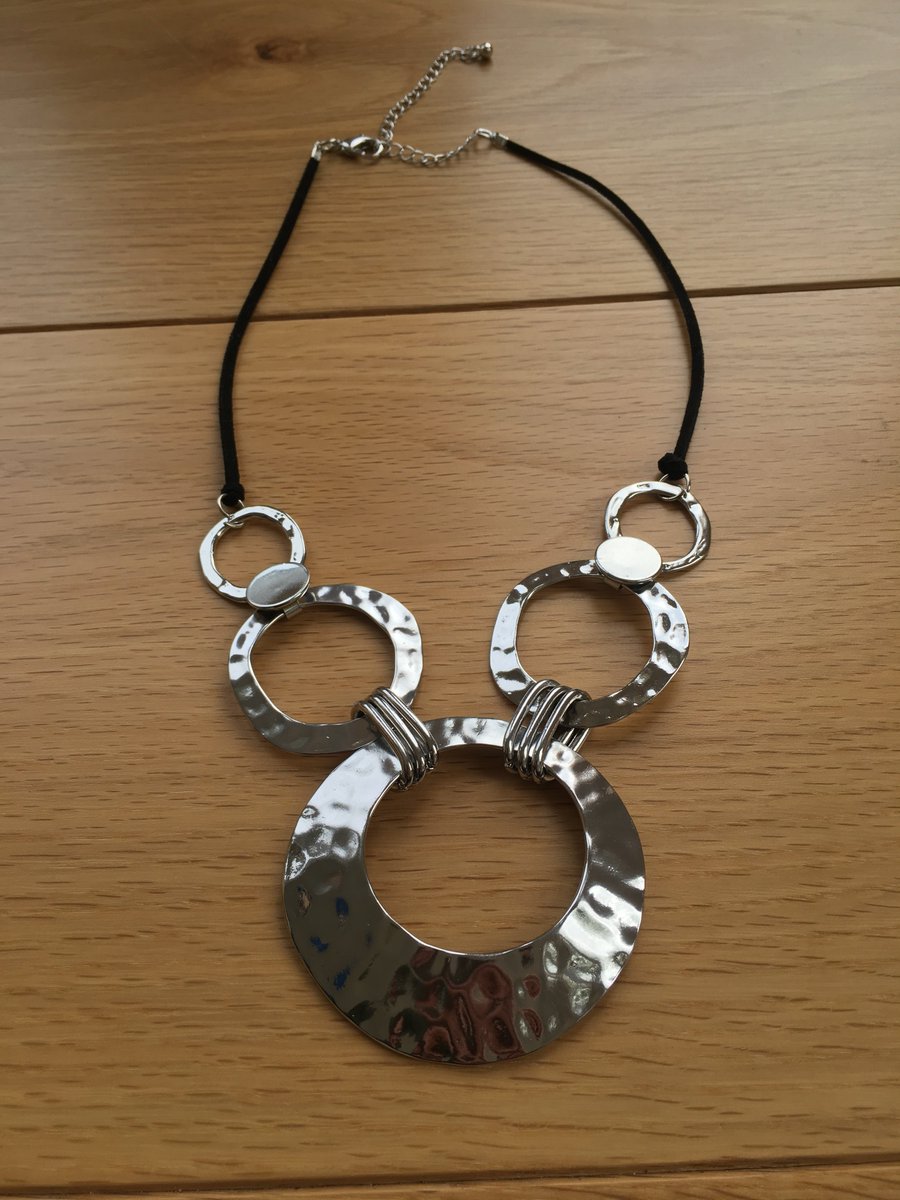 BlingKingSHOP's tweet photo. Silver Clustered Rings Hammered Pendant Statement Necklace with Adjustable Chain 
£19.95
➤ https://t.co/0vb4MQckEC https://t.co/6gqwptqXQj
