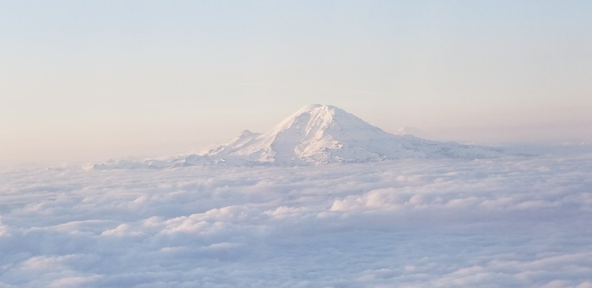 FraryLoveReigns's tweet photo. #MountRanier
#InFlightView
#Beautiful
@Delta https://t.co/n6A944riS1