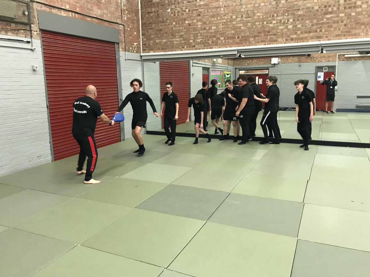 TheSuttonAC_PE's tweet photo. Fantastic experience for over 100 @TheSuttonAC students yesterday! #wolfMMA coaches came and delivered taster sessions throughout core PE - hopefully its #sparked an interest or passion for an activity they haven’t experienced before https://t.co/VaneM5PFxn