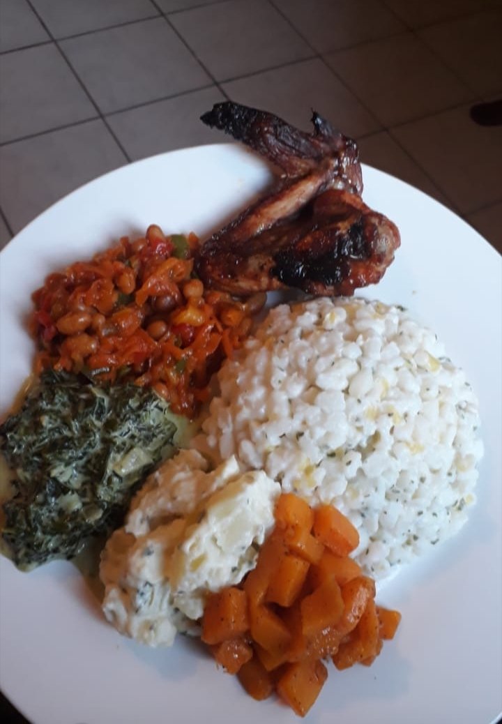 ramadimetja95's tweet image. Am a student at the university of Pretoria trying to make make ends meet for fees. Hatfield twitter Help a girl out RT my clients could be in your TL @JaysVillas1 @MuloiwaThendo @tumisole @TheLinkUp_