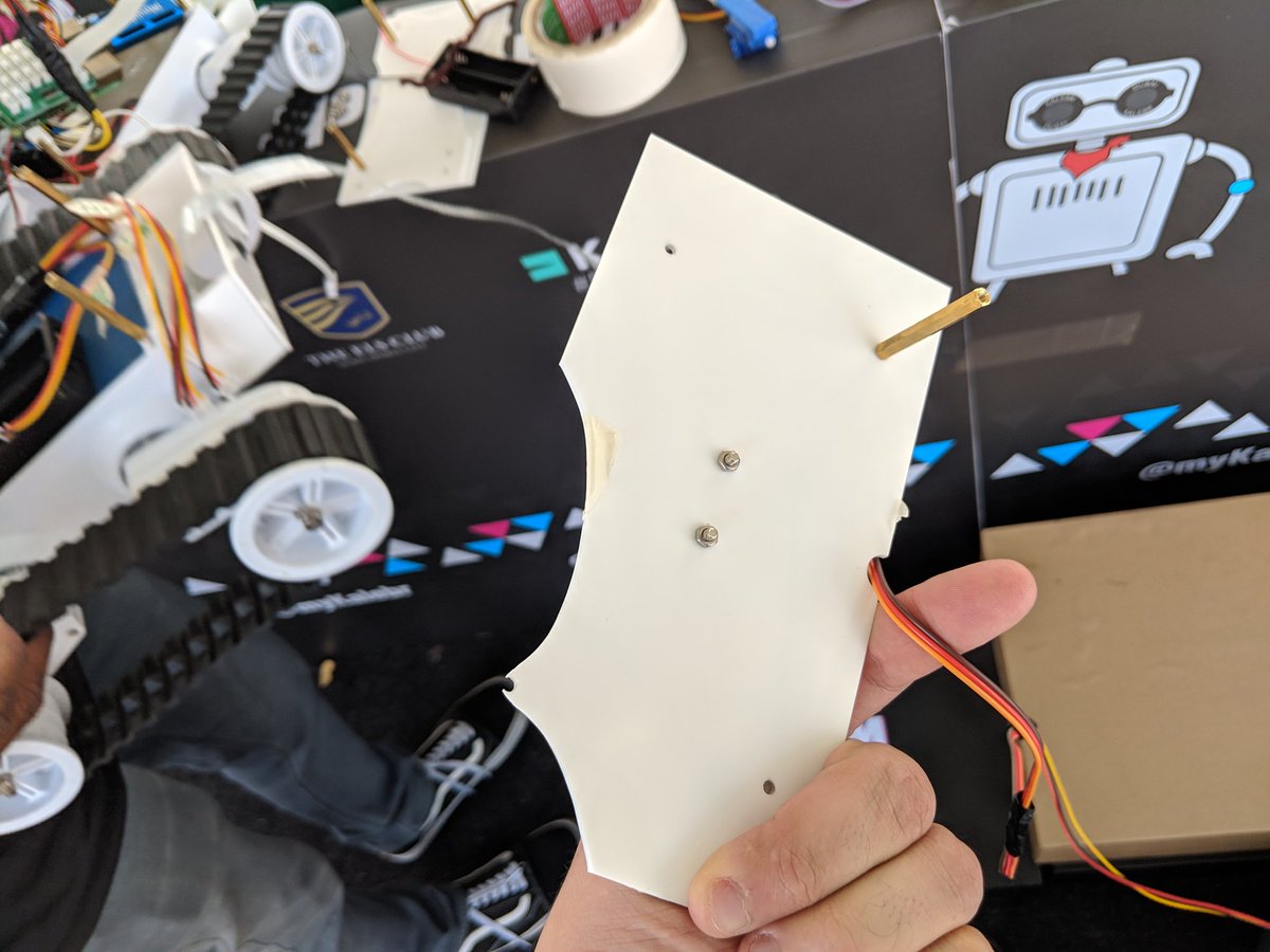 MrOatesSoSimple's tweet photo. Disaster has struck the @DbsGolfers @McIlroyRory #McRoryBot with a severe fall we have a broken #GolfBot... Will the #KalebrKrew @myKalebr team be able to repair in time... Fingers Crossed @Taaleem @DubaiBritishSch #BeginsAtDBS https://t.co/826uZIpK0j