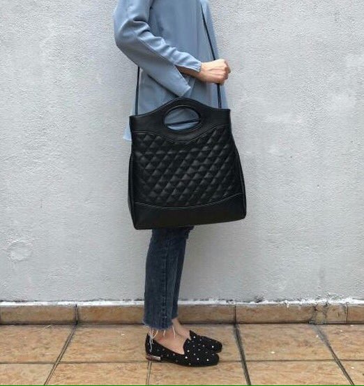 FaaJualPerfume's tweet photo. Affordable and trendy handbags &amp; accessories❤️
Follow us on https://t.co/eyshKL5vuJ 
&amp; Facebook https://t.co/XffM1nkAsV

@mediabisnes @RTNiaga @twt__promote @iklanbyus @Twt_IklanMY @Tweet_Iklann @RuangPerniagaan @jomberniaga @twt_rezeki #iklantk #ttshop
31Large Shop Bag RM150.00 https://t.co/yJNATxzZpw
