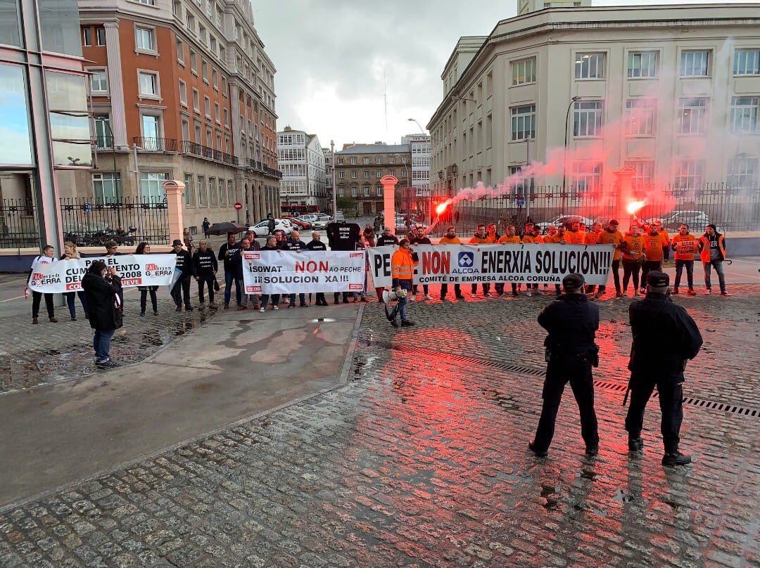 jmiguelconde's tweet photo. Goberne quen goberne o #aluminio se defende @PSOE_Coruna @PSOE @PPCoruna @acorunapp @En_Marea @EnComun_Gal estamos fartos de tantas mentiras e promesas #Alcoanonsepecha #alcoanosecierra #PecheNon @TraballadoAlcoa @ccoogalicia @Industria_CCOO https://t.co/5d36EPZGe1