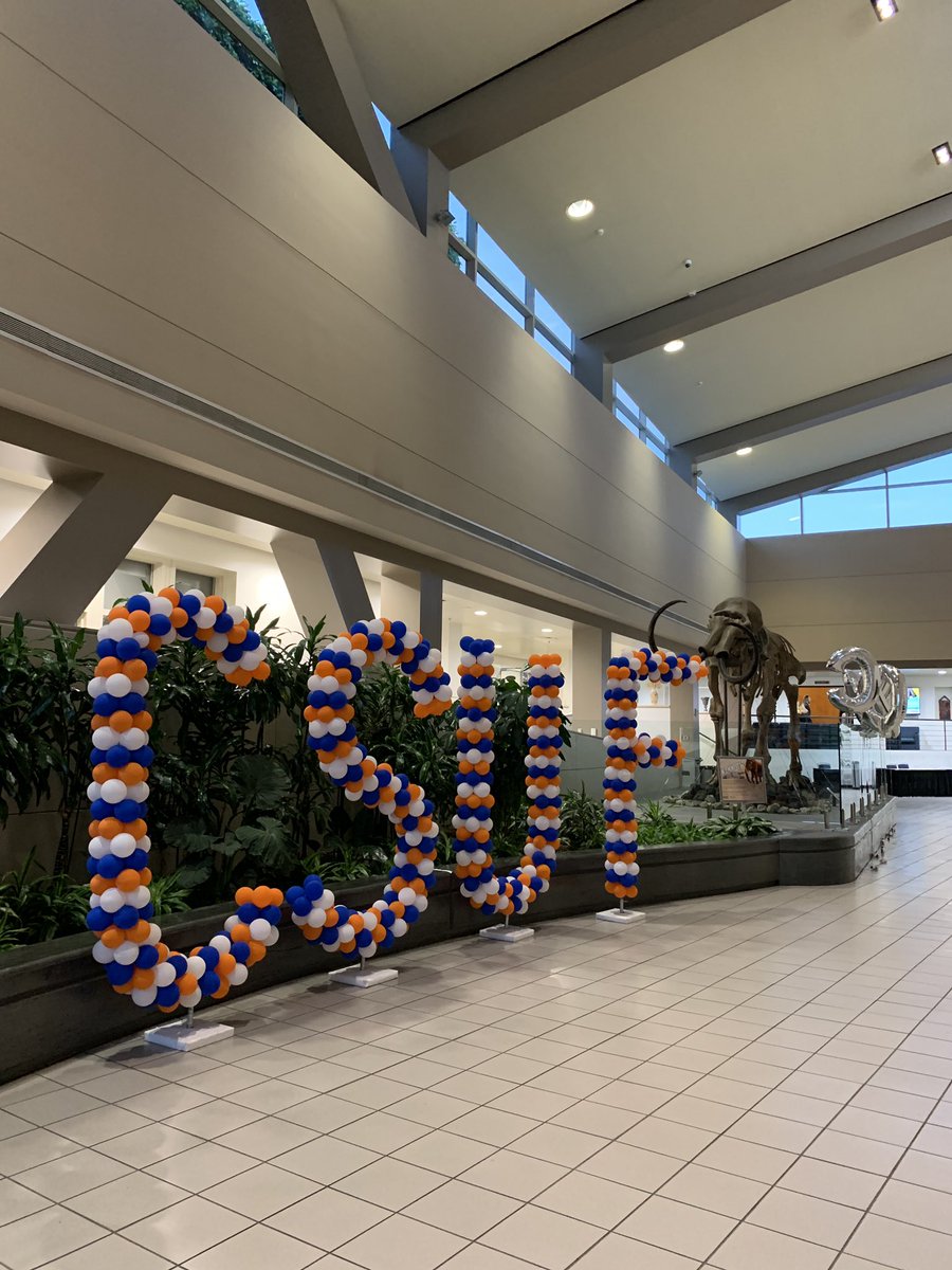 CSUF_CommWeek's tweet photo. That’s a wrap for Comm Week 2019! THANK YOU all for coming! We hope you guys got to chat and meet with different professionals! 👍🏻🌏 #commonover2019 @commCSUF @csuf https://t.co/rGFJlIIAGj