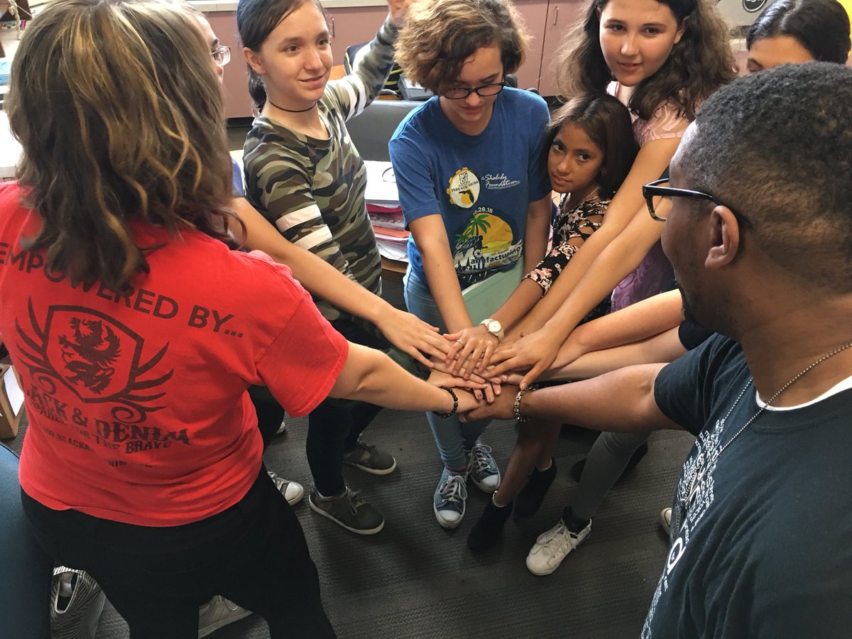 WilsonMSLibrary's tweet image. Honoring and amplifying student voice at Wilson’s Poetry Night.  Thanks to poets Wally B., Dennis Amadeus and Liz Prisley for working with our Poetry Club members throughout the year on their journey to this event. #hubofschool #StudentVoice