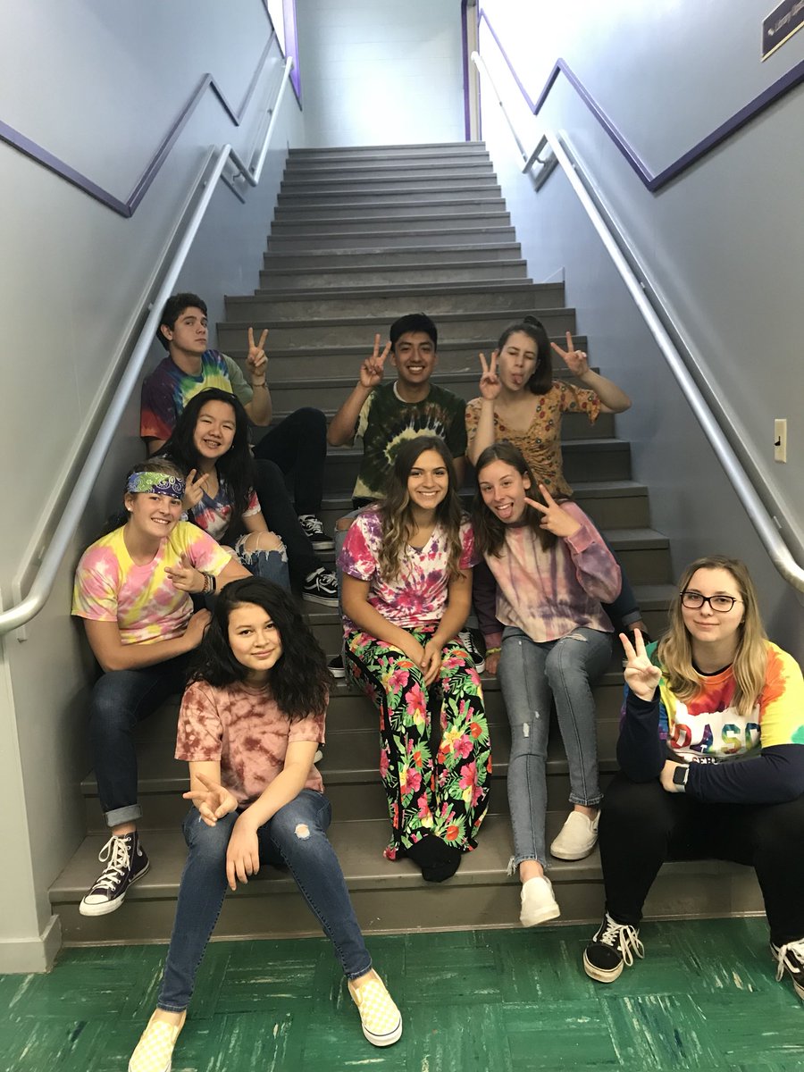 Marshfield_ASB's tweet photo. Tomorrow is Hippie Day🌈☮️✌🏻🌸 https://t.co/lKTMrJUgmg