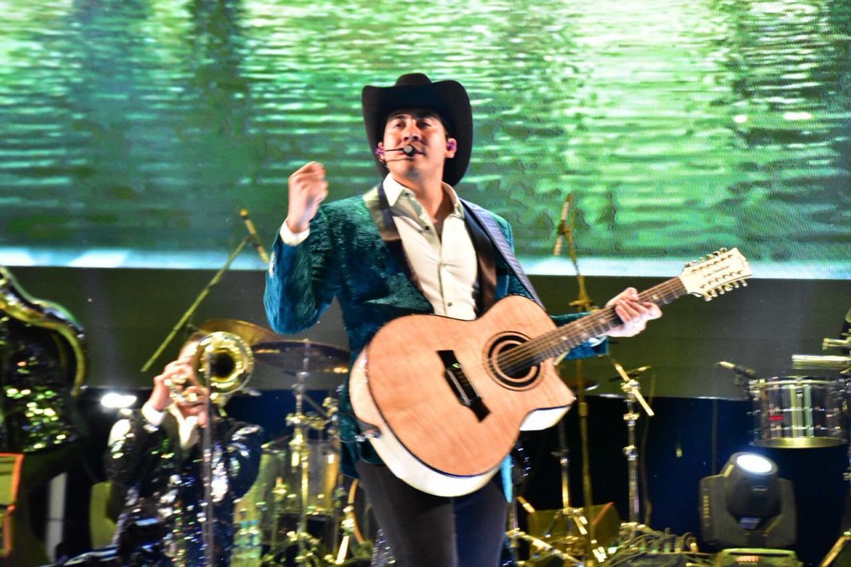 FENAE2020's tweet photo. #SoledadNosUne #SabeAFiesta #SLP || Espectacular e inolvidable velada, ofrece @Calibre50 a más de 50 mil almas en la #FENAE2019. Nota y galería 👉 https://t.co/vrGoXge4AK https://t.co/x4o18TsyVo