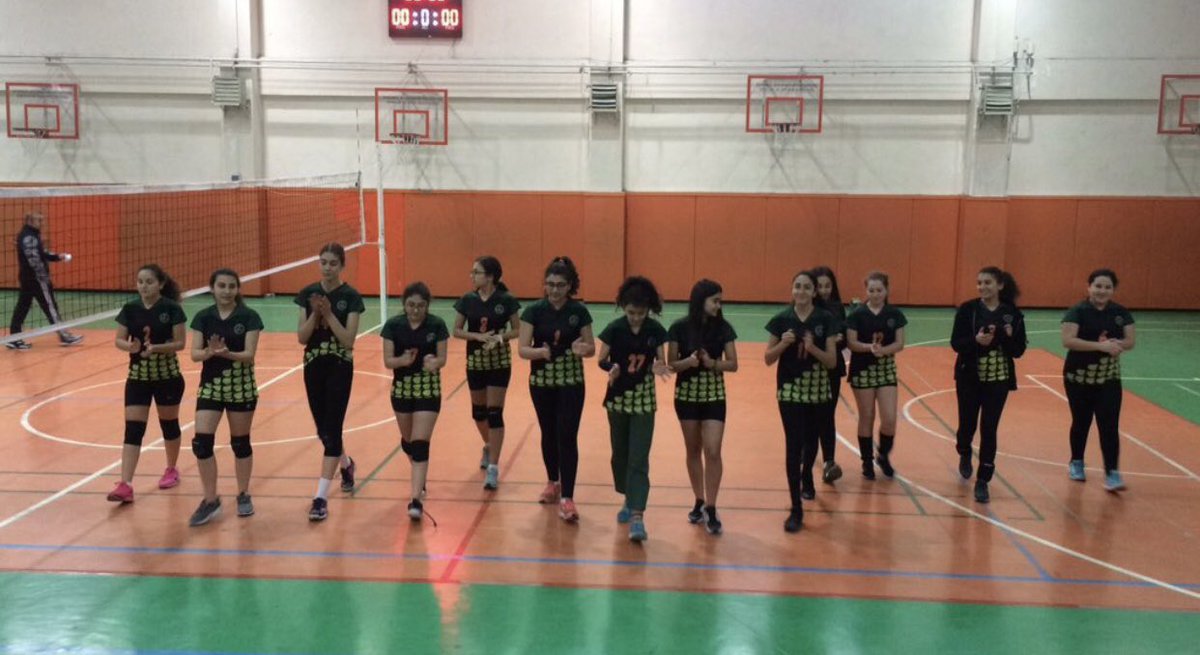 Beyoğlu Doğa Koleji olarak voleybol yıldız kızlar da ilçe 2. si olan öğrencilerimizi tebrik ediyoruz💪💪💪  <a href="/dnzgnbk/">Deniz Günbek Yücebaş</a>  <a href="/EYcetepe/">Eda Yücetepe Sübekci</a>