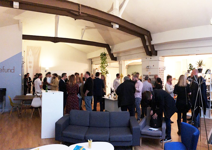 Optireno's tweet image. Hier soir, on pitchait Optiréno sur notre vision de la filière #renovation + nos projets de développement devant une assemblée d’investisseurs. Un moment très intéressant passé aux côtés d’autres #startup qui misent sur l’#innovation @sowefund @inovactis ➡sowefund.com/projet/72/opti…